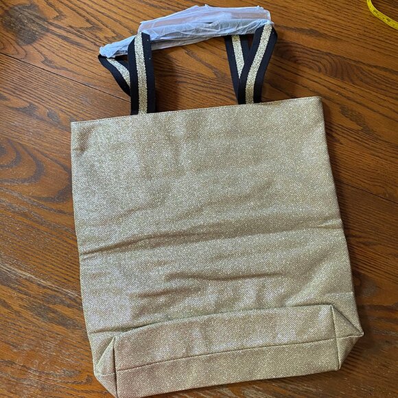 Victoria’s Secret 2017 Fashion Show  Limited Edition Silver Glitter Tote Bag NWT - Picture 2 of 4